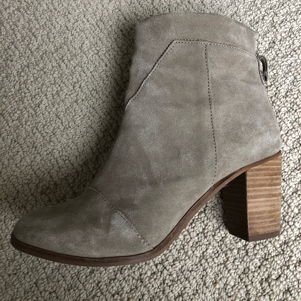 Toms beige suede booties